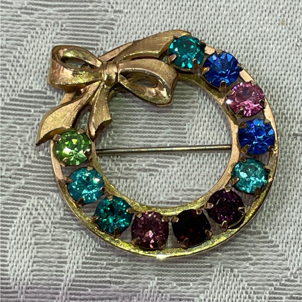 Vintage mid 20th century.  Tru-Kay 12k gold filled Rhinestone Wreath Brooch.